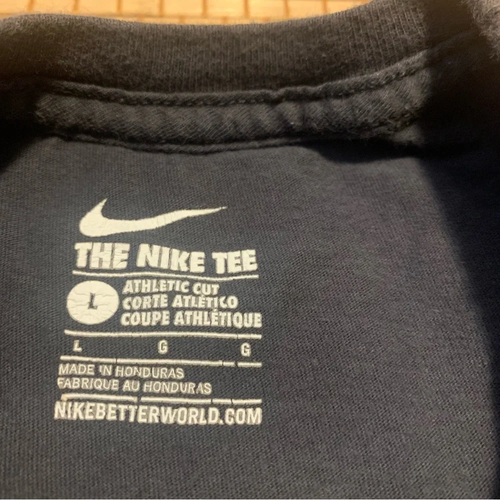 Nike short sleeve t shirt size L